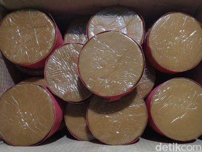 Cokelat-cokelat Menggoda Kue Keranjang Kota Delta