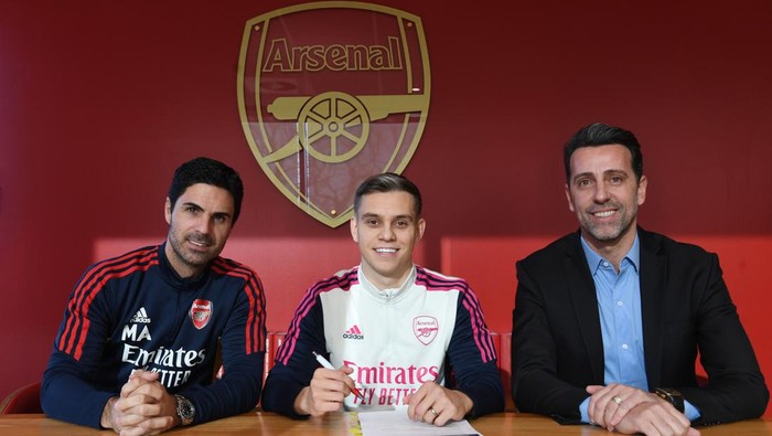 Arsenal resmi mengumumkan transfer Trossard, Jumat (20/1/2023) malam WIB. Pemain 28 tahun itu diboyong dari Brighton & Hove Albion sebesar 26 juta paun (Rp 484 miliar).