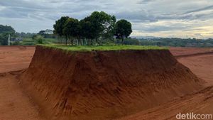 Penampakan Makam Keramat di Tengah Lahan Proyek Rumah Depok