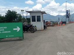 Menengok Kondisi Jalur Alternatif ke Masjid Al Jabbar di Akhir Pekan