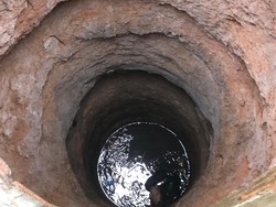 Wanita Diduga ODGJ Tercebur ke Sumur Sedalam 15 Meter di Cawang