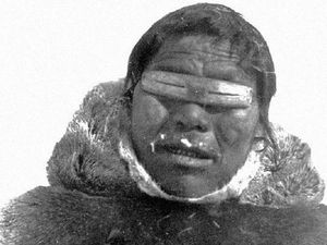 Mengungkap Asal-usul Kacamata Hitam Pertama di Dunia Mengungkap Asal-usul Kacamata Hitam Pertama di Dunia