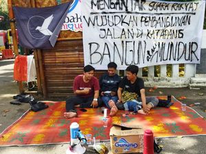 Pemuda Protes Jalan Rusak di Lebak, Sekda: Kata Siapa 11 Tahun Tak Dibangun?