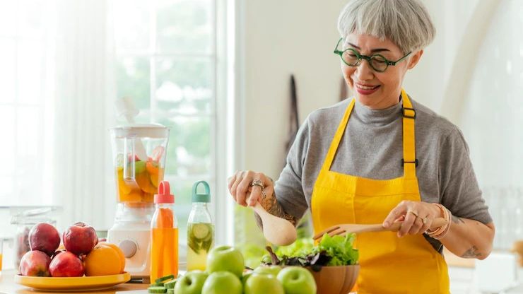 Penjelasan tinggi karbohidrat dan sedikit protein menjadi kunci umur panjang/Foto: Freepik.com/Lifestylememory
