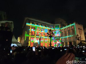 Kala Gedung Tua Kota Lama Semarang Bercahaya, Bikin Mata Terpana