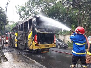 Bus Wisata Angkut Rombongan Asal Kendal Ludes Terbakar di Boyolali