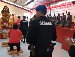 Polisi Terjunkan Jibom Amankan Perayaan Imlek di Kawasan Petak Sembilan