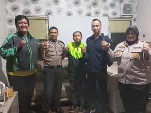 Polisi Acungkan Jari Tengah ke Pengawal Ambulans Bakal Disanksi! Polisi Acungkan Jari Tengah ke Pengawal Ambulans Bakal Disanksi!