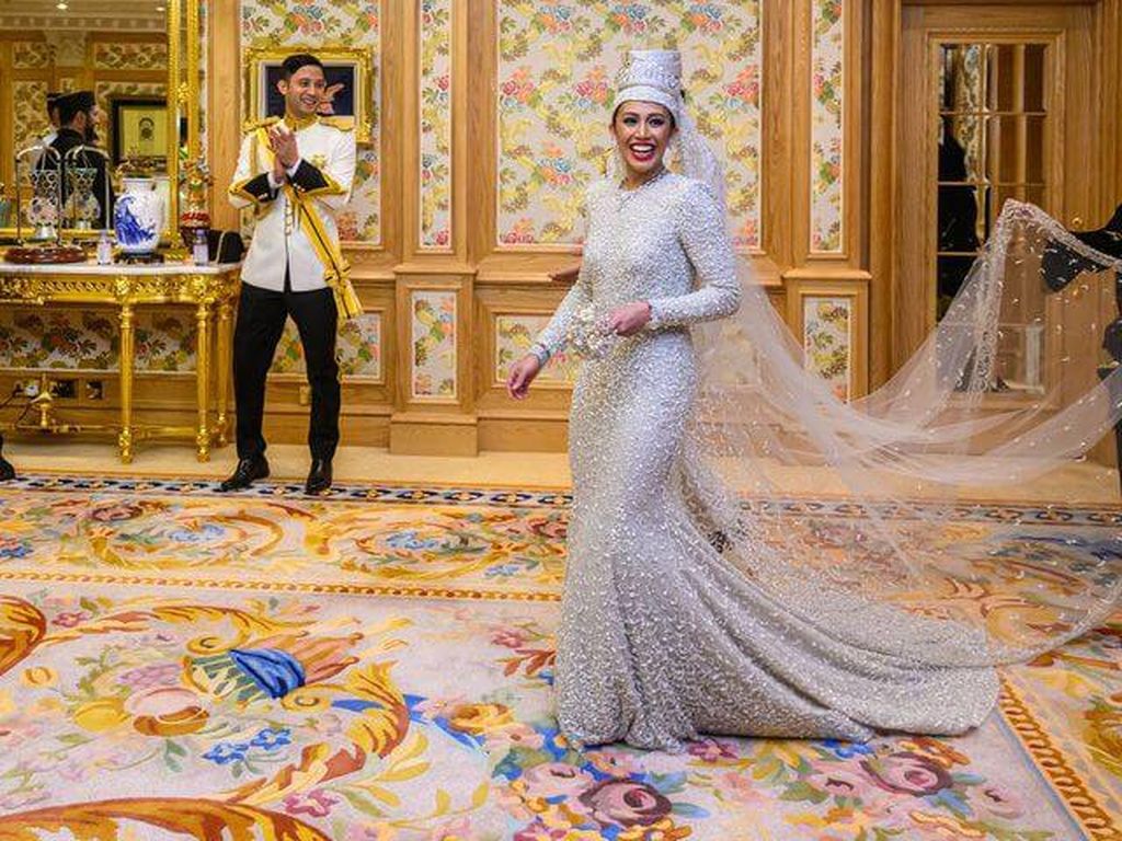 8 Potret Azemah Nimatul Bolkiah, Putri Brunei yang Menikah dengan Sepupu 8 Potret Azemah Nimatul Bolkiah, Putri Brunei yang Menikah dengan Sepupu