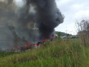 Penembakan di Dogiyai Berujung Ricuh, Kios Dibakar hingga Sopir Ditikam Penembakan di Dogiyai Berujung Ricuh, Kios Dibakar hingga Sopir Ditikam