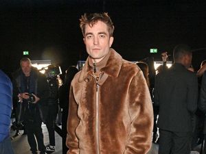 Robert Pattinson Masih Batman, Tapi Terancam Jadi Batman Tua Pas Sekuel Tayang Robert Pattinson Masih Batman, Tapi Terancam Jadi Batman Tua Pas Sekuel Tayang