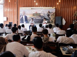 Relawan Ganjar Edukasi Cara Bertahan Hidup di Alam ke Anak Muda Sidoarjo