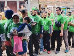 Relawan Ganjar Bagikan Sembako Murah di Lenteng Agung Jakarta