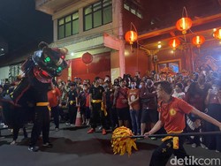 Semarak Sambut Imlek, Warga Padati Vihara Widhi Sakti Sukabumi