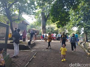 Libur Panjang, Warga Padati Taman Margasatwa Ragunan Hari Ini