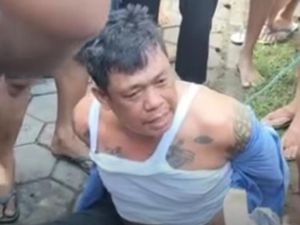 Pria Asal Makassar Dimassa Setelah Ketahuan Curi Uang Warga di Madiun Pria Asal Makassar Dimassa Setelah Ketahuan Curi Uang Warga di Madiun