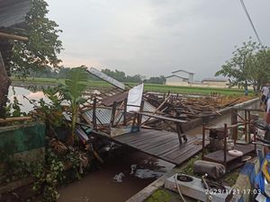 Belasan Bangunan di Sawit Boyolali Rusak Diterjang Puting Beliung