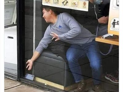 10 Foto Random yang Kocak dan Bikin Ikutan Nyengir