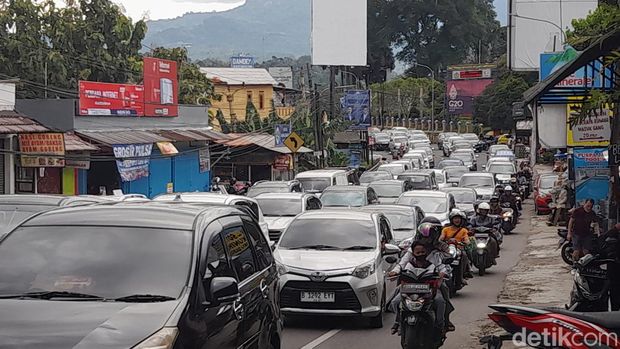 Arus Balik Libur Panjang, Lalin Puncak Arah Jakarta Padat Merayap
