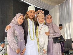 Viral Video Pria Nikah Lagi Didampingi 2 Istri, Begini Kisahnya