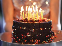 Duh! Orang-orang Ini Kena Biaya Bawa Kue saat Makan di Restoran