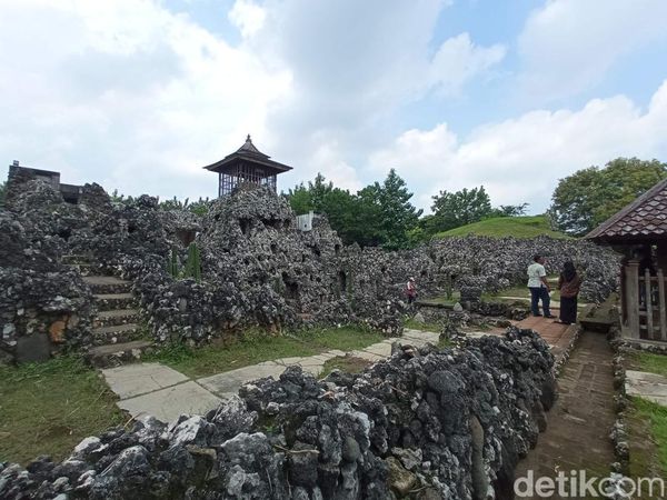 Melihat Taman Goa Sunyaragi di Cirebon dari Dekat