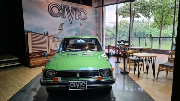 Potret Mbah Uyut Honda Civic: Masih Mulus, Punya Fitur Canggih di Zamannya