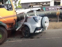 Laka Maut Mobil Vs Truk di Jalur Pantura Pati-Kudus, 1 Tewas