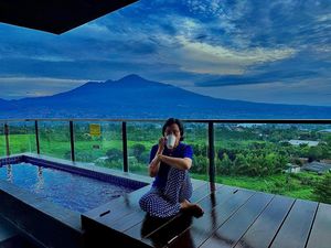 Liburan Imlek ala Sri Mulyani: Ngeteh dengan Latar Gunung Arjuna, Bukan Swiss
