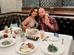Melaney Ricardo Makin Romantis dengan Suami Usai Gonjang-ganjing Pernikahan