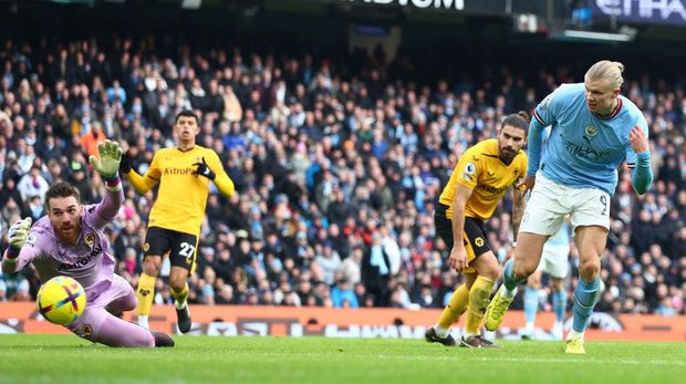MANCHESTER, ENGLAND - JANUARY 22:   Erling Haaland of Manchester City scores a goal to make the score 3-0 during the Premier League match between Manchester City and Wolverhampton Wanderers at Etihad Stadium on January 22, 2023 in Manchester, United Kingdom. (Photo by Chris Brunskill/Fantasista/Getty Images)