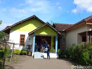Suasana Penggeledahan Rumah Terduga Teroris di Pandowoharjo Sleman Suasana Penggeledahan Rumah Terduga Teroris di Pandowoharjo Sleman