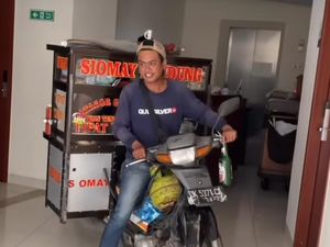 Viral! Aksi Kocak Tukang Siomay Bawa Gerobak Masuk Hotel Bali