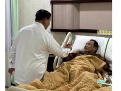 Menhan Prabowo Jenguk Jenderal TNI (Purn) Subagyo HS di RSPAD Kartika
