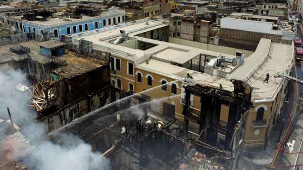 Protes Meluas, Bangunan Bersejarah di Peru Hangus Terbakar