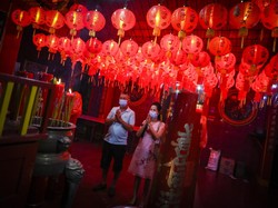 Peringati Hari Raya Imlek, Vihara Dharma Bakti Ramai Pengunjung