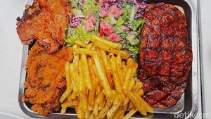 Steak Meltique dan Ayam Jadi Andalan Warung Steak di Bekasi Ini