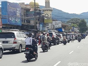 Lalin Kawasan Puncak Padat, One Way Arah Jakarta Diterapkan Lebih Awal