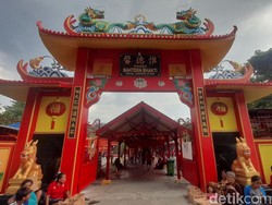 Suasana Perayaan Imlek 2023 di Bahtera Bhakti, Vihara Tertua di Jakarta