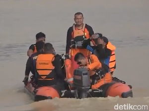 Wanita Tewas di Sungai Jeneberang Diduga Sengaja Lompat gegara Halusinasi Wanita Tewas di Sungai Jeneberang Diduga Sengaja Lompat gegara Halusinasi