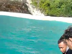 Turis Perancis Cedera Dihantam Ombak Pantai Kelingking Nusa Penida