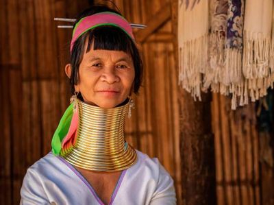 4 Tradisi Unik dan Ekstrem Buat Para Kaum Wanita di Berbagai Negara