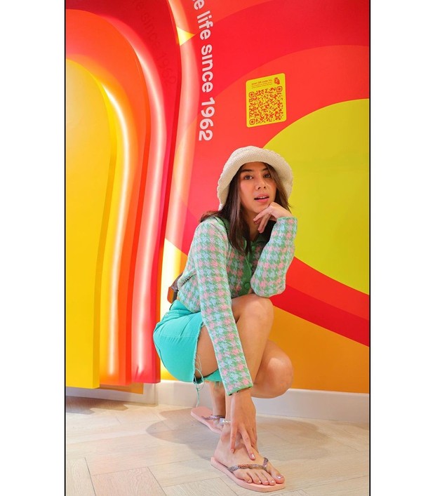 Adinda Thomas Tampil Fresh dengan Outfit Serba Hijau Adinda Thomas