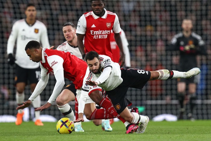 LONDON, ENGLAND - JANUARY 22: Gabriel Magalhaes of Arsenal is challenged by Bruno Fernandes of Manchester United during the Premier League match between Arsenal FC and Manchester United at Emirates Stadium on January 22, 2023 in London, United Kingdom. (Photo by James Williamson - AMA/Getty Images)