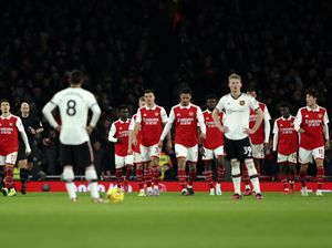 MU Disikat Arsenal, Kena Sindir Gara-gara Ganti Ronaldo dengan Weghorst MU Disikat Arsenal, Kena Sindir Gara-gara Ganti Ronaldo dengan Weghorst