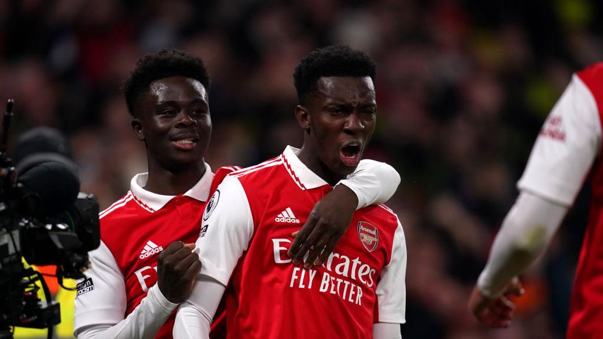 Saka dan Nketiah menjadi penentu kemenangan Arsenal atas MU. Foto: PA Images via Getty Images/John Walton - PA Images