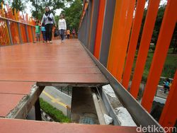 Awas! Ada Lubang Gede di Infinity Link Bridge Tebet Eco Park