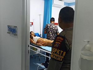 Turis Bule Pingsan di Pinggir Jalan Kuta, Ternyata Mabuk dan Kecelakaan