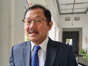 5 Fakta Dekan FK Unair Dicopot Usai Tolak Dokter Asing 5 Fakta Dekan FK Unair Dicopot Usai Tolak Dokter Asing