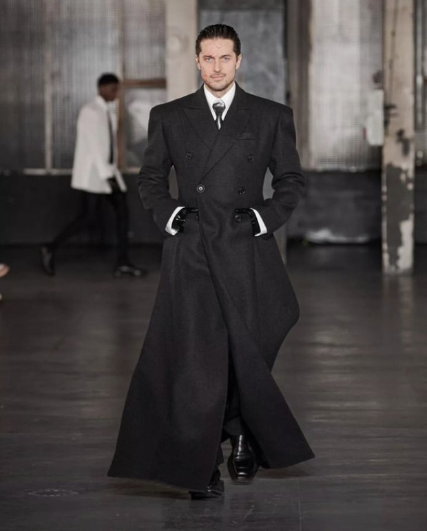 Foto: instagram.com/louisgabrielnouchi Lucas Bravo debut sebagai model runway LGN/